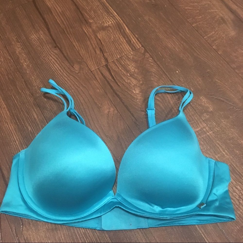Victoria’s Secret Very Sexy light lined plunge bra